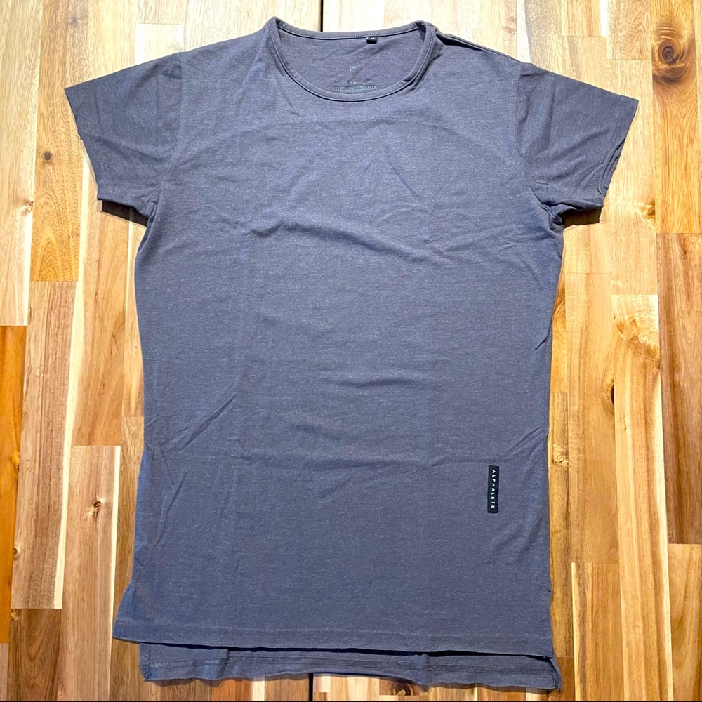 Alphalete shirt